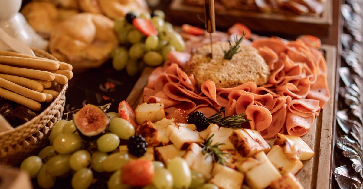 How to Incorporate Spanish Traditions into Your Wedding Reception