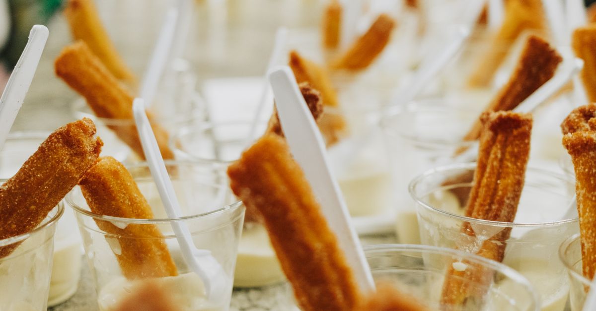 Tips for Hosting a Spanish-Themed Cocktail Reception at Home